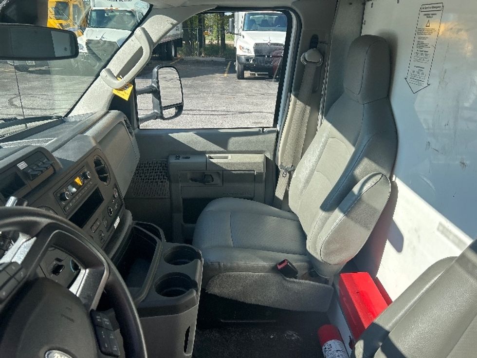 Light Duty Box Truck-Light and Medium Duty Trucks-Ford-2022-E350-Middlefield-OH-90,944\n\t\tmiles-$ 31,500 - Image 19