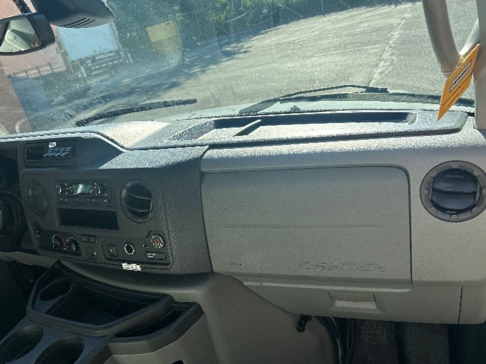 Light Duty Box Truck-Light and Medium Duty Trucks-Ford-2022-E350-Middlefield-OH-90,944\n\t\tmiles-$ 31,500 - Image 21