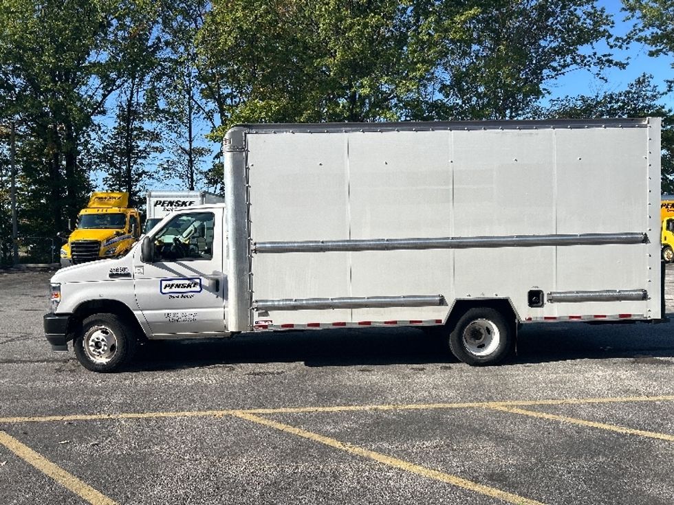 Light Duty Box Truck-Light and Medium Duty Trucks-Ford-2022-E350-Middlefield-OH-90,944\n\t\tmiles-$ 31,500 - Image 4