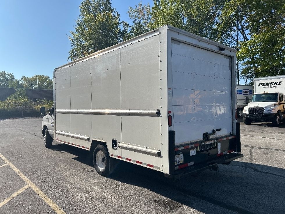 Light Duty Box Truck-Light and Medium Duty Trucks-Ford-2022-E350-Middlefield-OH-90,944\n\t\tmiles-$ 31,500 - Image 6