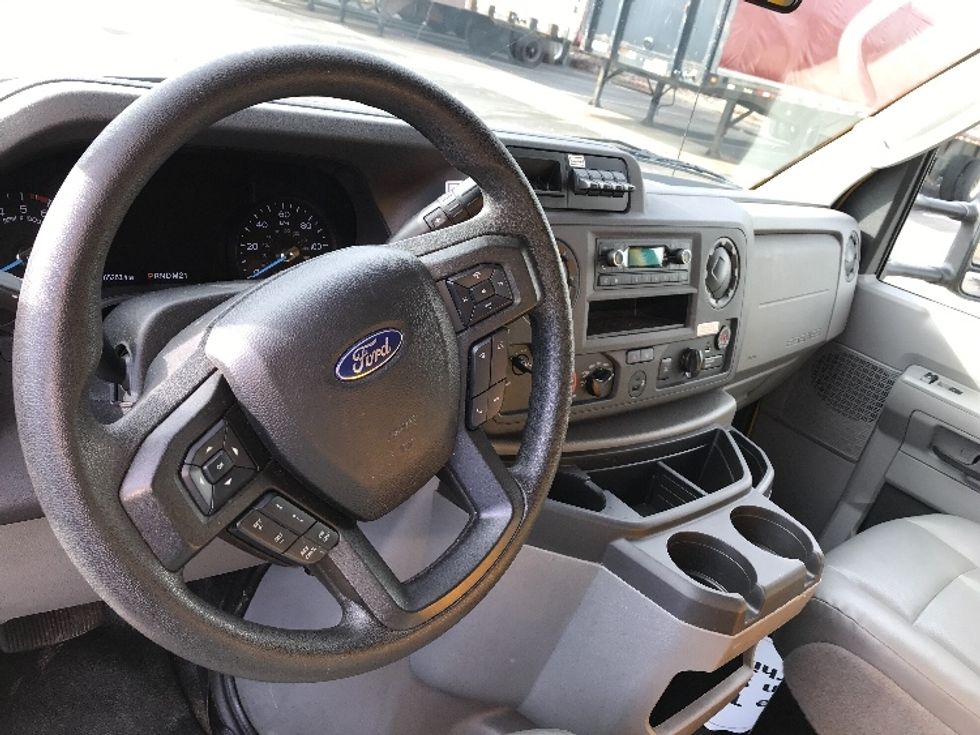 Light Duty Box Truck-Light and Medium Duty Trucks-Ford-2022-E350-Middlefield-OH-91,000\n\t\tmiles-$ 28,750 - Image 17