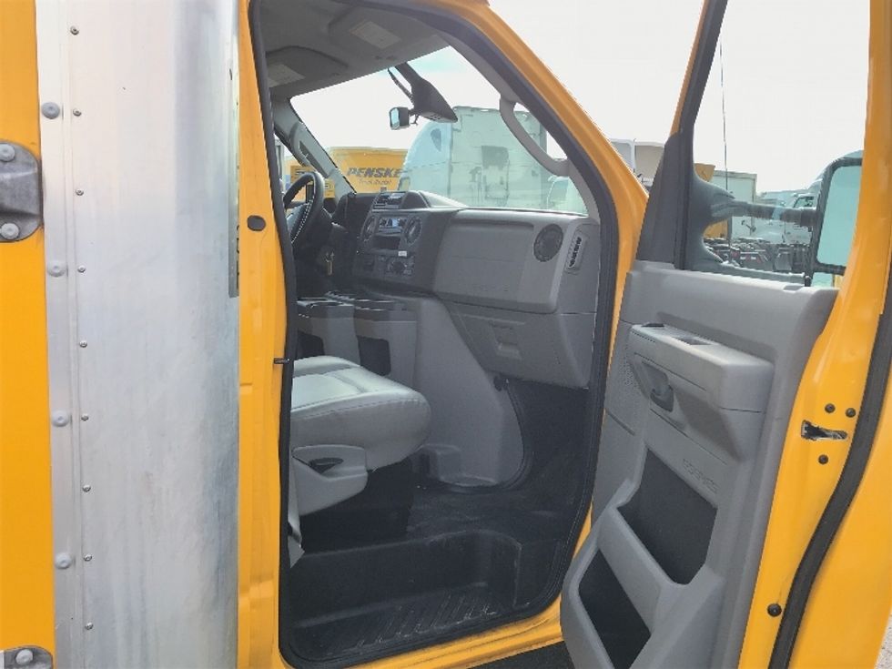 Light Duty Box Truck-Light and Medium Duty Trucks-Ford-2022-E350-Middlefield-OH-91,000\n\t\tmiles-$ 28,750 - Image 20