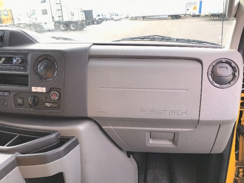 Light Duty Box Truck-Light and Medium Duty Trucks-Ford-2022-E350-Middlefield-OH-91,000\n\t\tmiles-$ 28,750 - Image 21