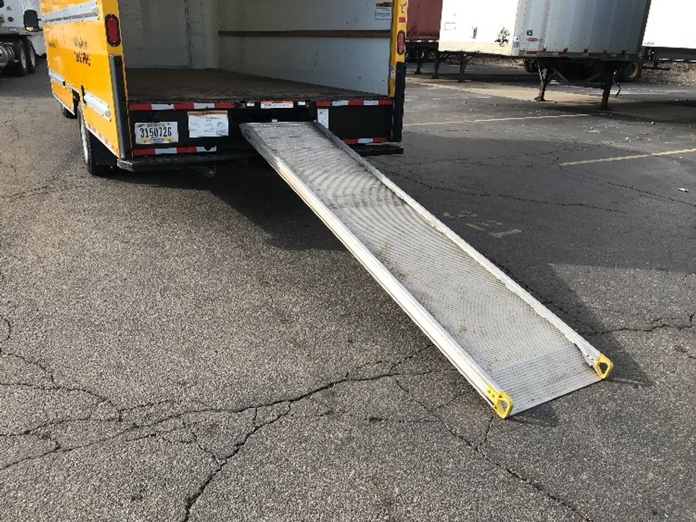 Light Duty Box Truck-Light and Medium Duty Trucks-Ford-2022-E350-Middlefield-OH-91,000\n\t\tmiles-$ 28,750 - Image 25