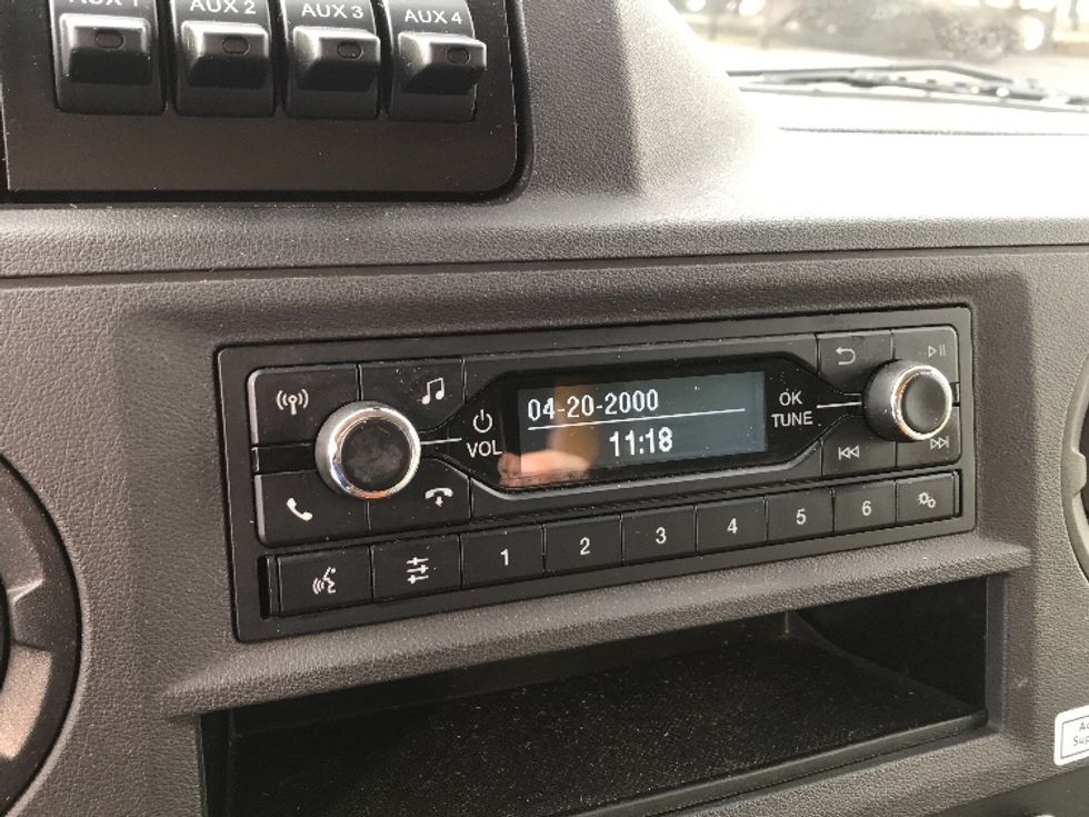 Light Duty Box Truck-Light and Medium Duty Trucks-Ford-2022-E350-Middlefield-OH-91,000\n\t\tmiles-$ 28,750 - Image 26