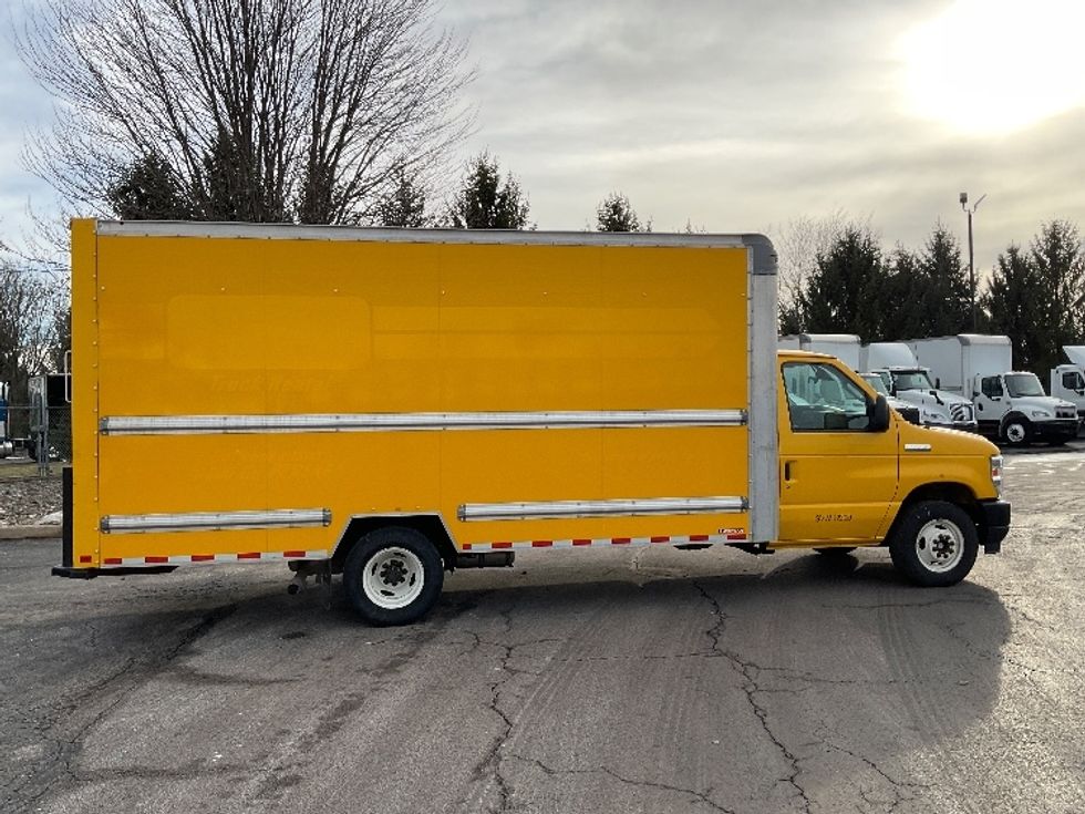 Light Duty Box Truck-Light and Medium Duty Trucks-Ford-2022-E350-Middlefield-OH-91,507\n\t\tmiles-$ 28,500 - Image 12