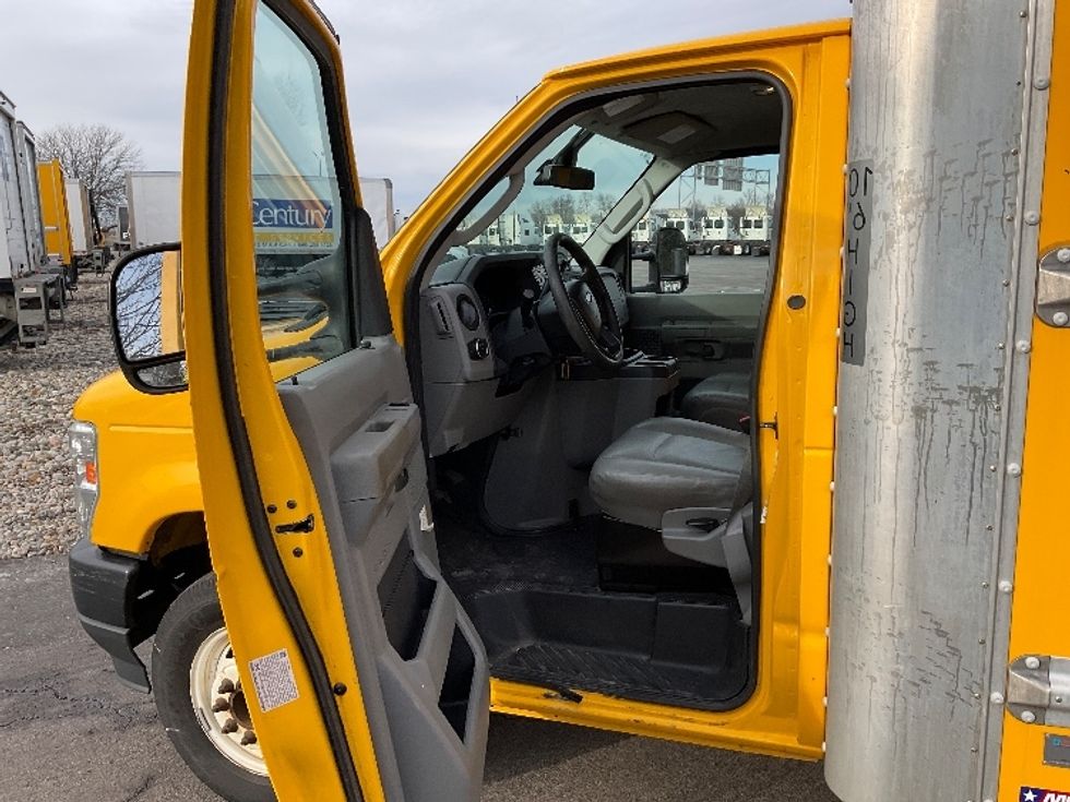 Light Duty Box Truck-Light and Medium Duty Trucks-Ford-2022-E350-Middlefield-OH-91,507\n\t\tmiles-$ 28,500 - Image 13