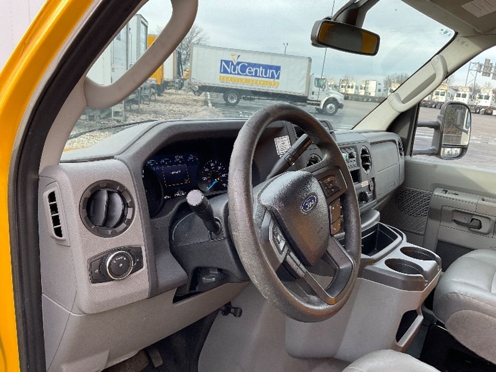 Light Duty Box Truck-Light and Medium Duty Trucks-Ford-2022-E350-Middlefield-OH-91,507\n\t\tmiles-$ 28,500 - Image 14