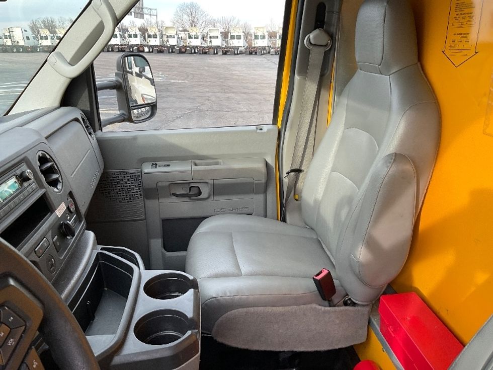 Light Duty Box Truck-Light and Medium Duty Trucks-Ford-2022-E350-Middlefield-OH-91,507\n\t\tmiles-$ 28,500 - Image 16