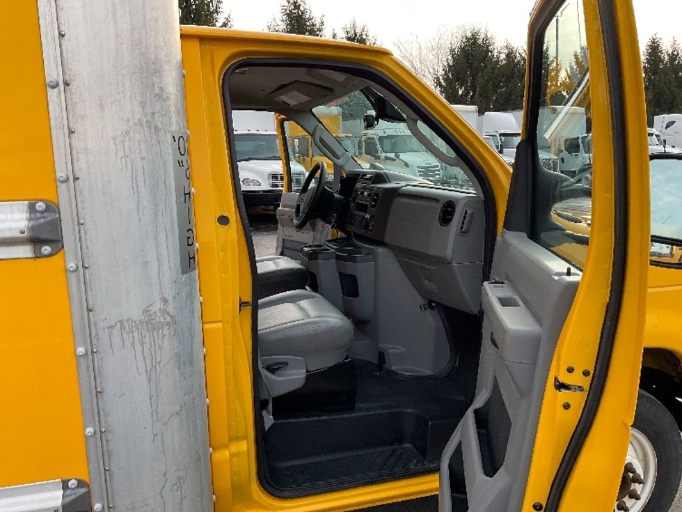 Light Duty Box Truck-Light and Medium Duty Trucks-Ford-2022-E350-Middlefield-OH-91,507\n\t\tmiles-$ 28,500 - Image 17