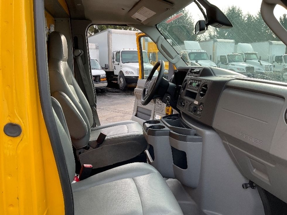 Light Duty Box Truck-Light and Medium Duty Trucks-Ford-2022-E350-Middlefield-OH-91,507\n\t\tmiles-$ 28,500 - Image 19