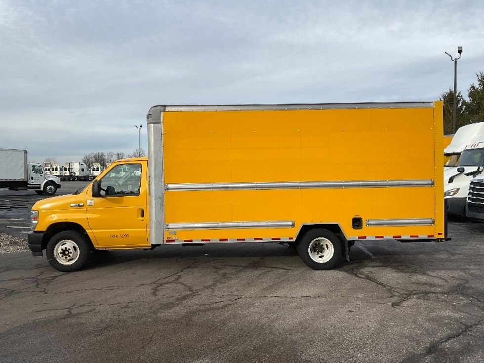 Light Duty Box Truck-Light and Medium Duty Trucks-Ford-2022-E350-Middlefield-OH-91,507\n\t\tmiles-$ 28,500 - Image 4