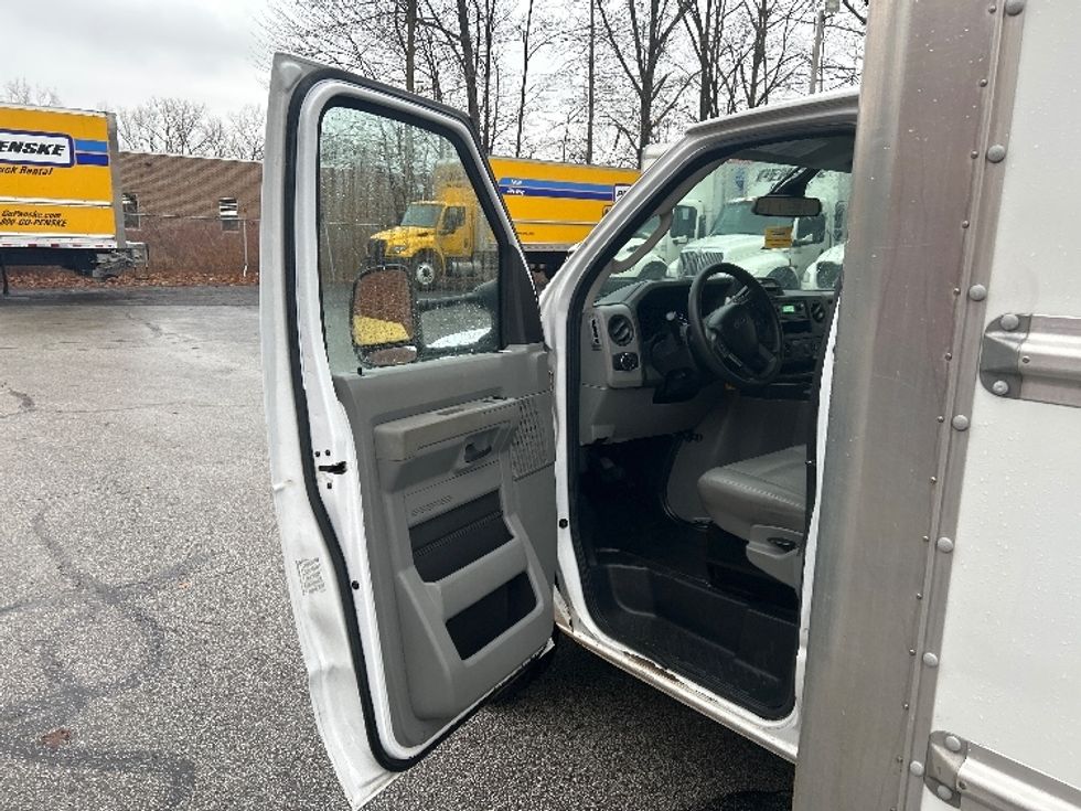Light Duty Box Truck-Light and Medium Duty Trucks-Ford-2022-E350-Middlefield-OH-92,573\n\t\tmiles-$ 31,250 - Image 13