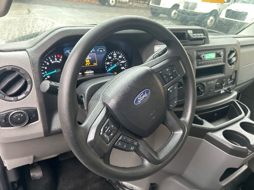 Light Duty Box Truck-Light and Medium Duty Trucks-Ford-2022-E350-Middlefield-OH-92,573\n\t\tmiles-$ 31,250 - Image 14