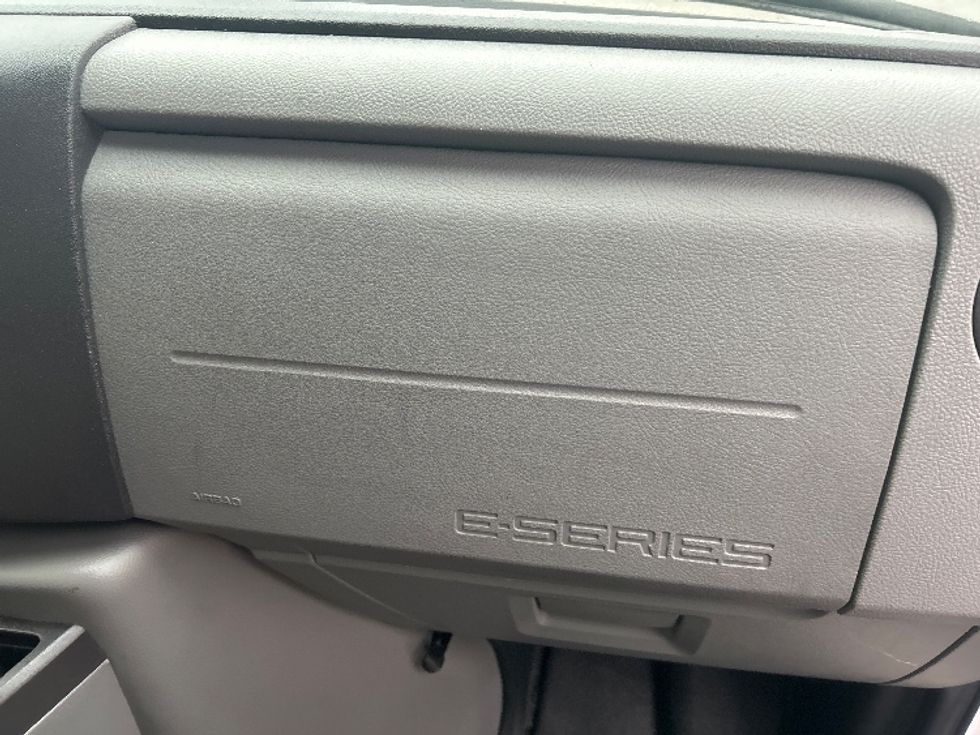 Light Duty Box Truck-Light and Medium Duty Trucks-Ford-2022-E350-Middlefield-OH-92,573\n\t\tmiles-$ 31,250 - Image 18