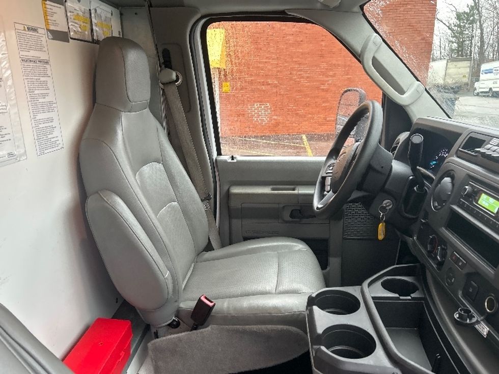 Light Duty Box Truck-Light and Medium Duty Trucks-Ford-2022-E350-Middlefield-OH-92,573\n\t\tmiles-$ 31,250 - Image 19