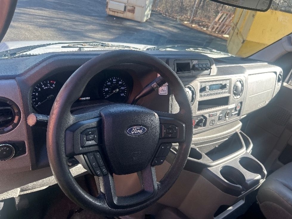 Light Duty Box Truck-Light and Medium Duty Trucks-Ford-2022-E350-Middlefield-OH-92,973\n\t\tmiles-$ 31,250 - Image 17
