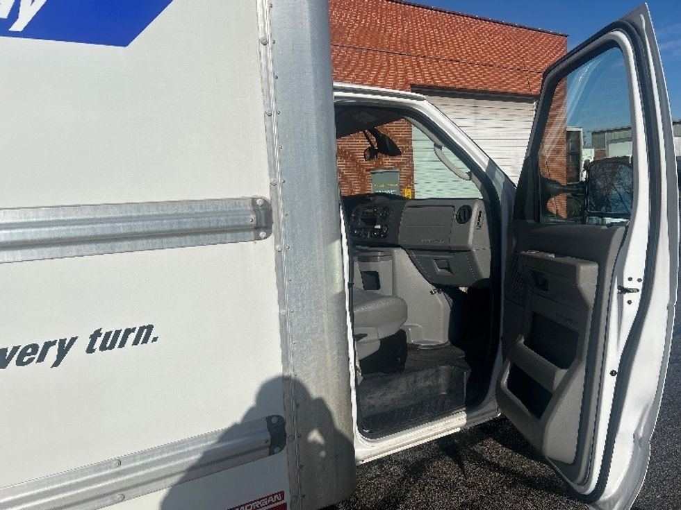 Light Duty Box Truck-Light and Medium Duty Trucks-Ford-2022-E350-Middlefield-OH-92,973\n\t\tmiles-$ 31,250 - Image 20