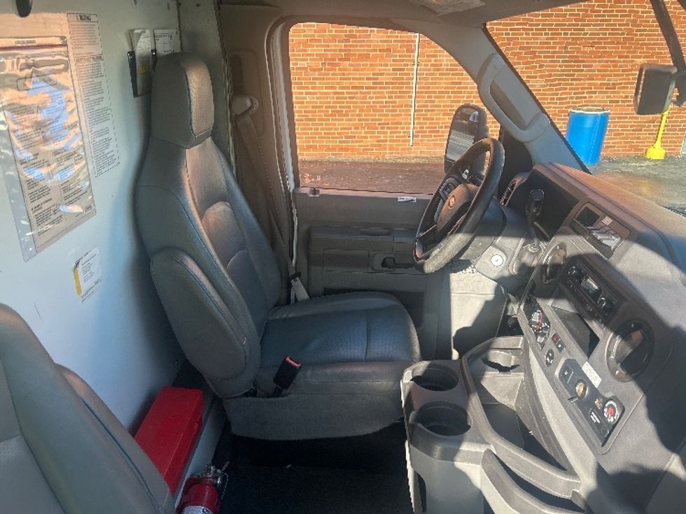Light Duty Box Truck-Light and Medium Duty Trucks-Ford-2022-E350-Middlefield-OH-92,973\n\t\tmiles-$ 31,250 - Image 22
