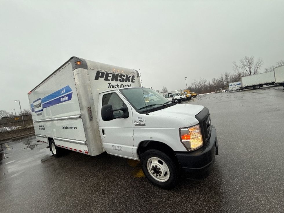 Light Duty Box Truck-Light and Medium Duty Trucks-Ford-2022-E350-Middlefield-OH-98,084\n\t\tmiles-$ 30,750 - Image 1