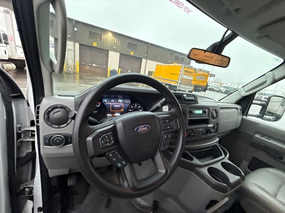 Light Duty Box Truck-Light and Medium Duty Trucks-Ford-2022-E350-Middlefield-OH-98,084\n\t\tmiles-$ 30,750 - Image 17