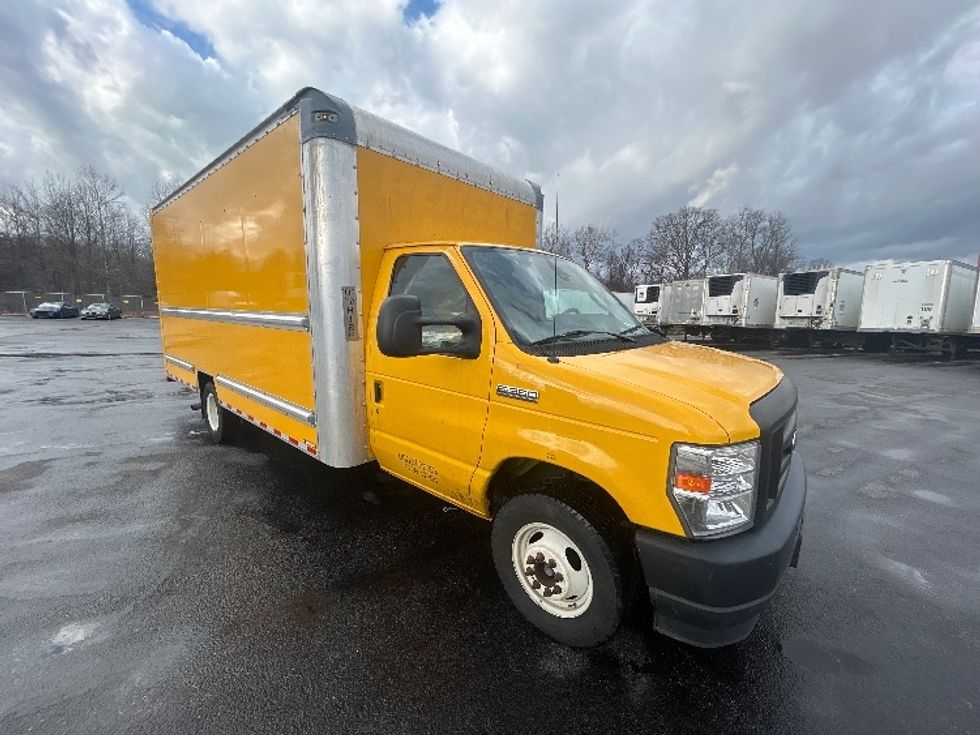 Light Duty Box Truck-Light and Medium Duty Trucks-Ford-2022-E350-Middlefield-OH-98,478\n\t\tmiles-$ 27,750 - Image 1