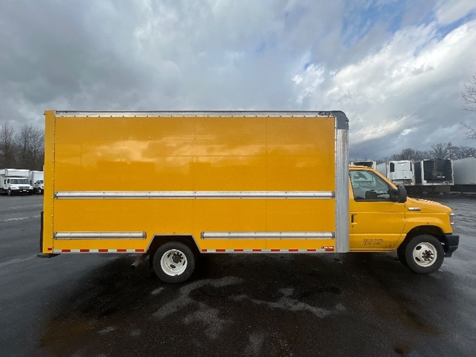 Light Duty Box Truck-Light and Medium Duty Trucks-Ford-2022-E350-Middlefield-OH-98,478\n\t\tmiles-$ 27,750 - Image 15