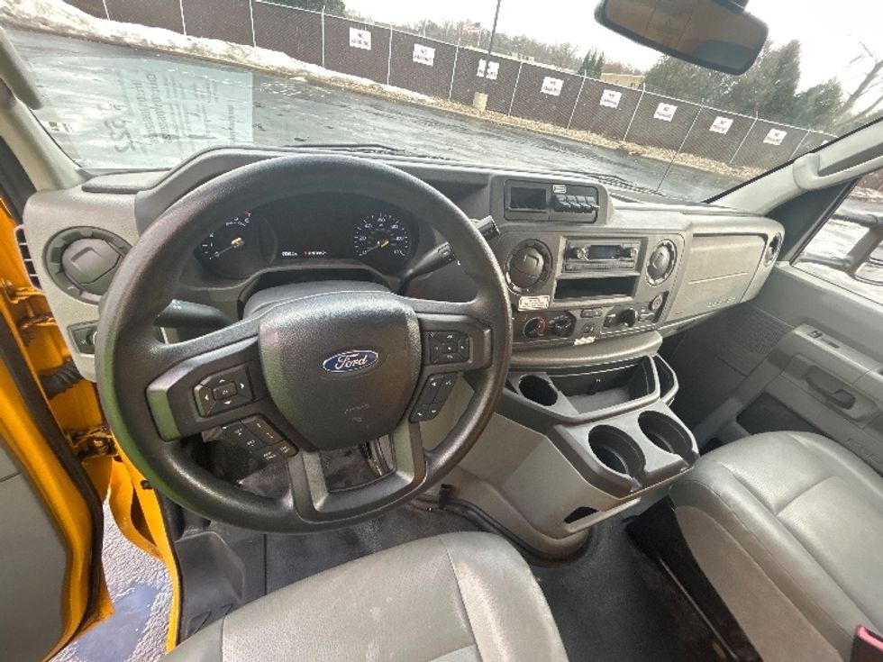 Light Duty Box Truck-Light and Medium Duty Trucks-Ford-2022-E350-Middlefield-OH-98,478\n\t\tmiles-$ 27,750 - Image 17