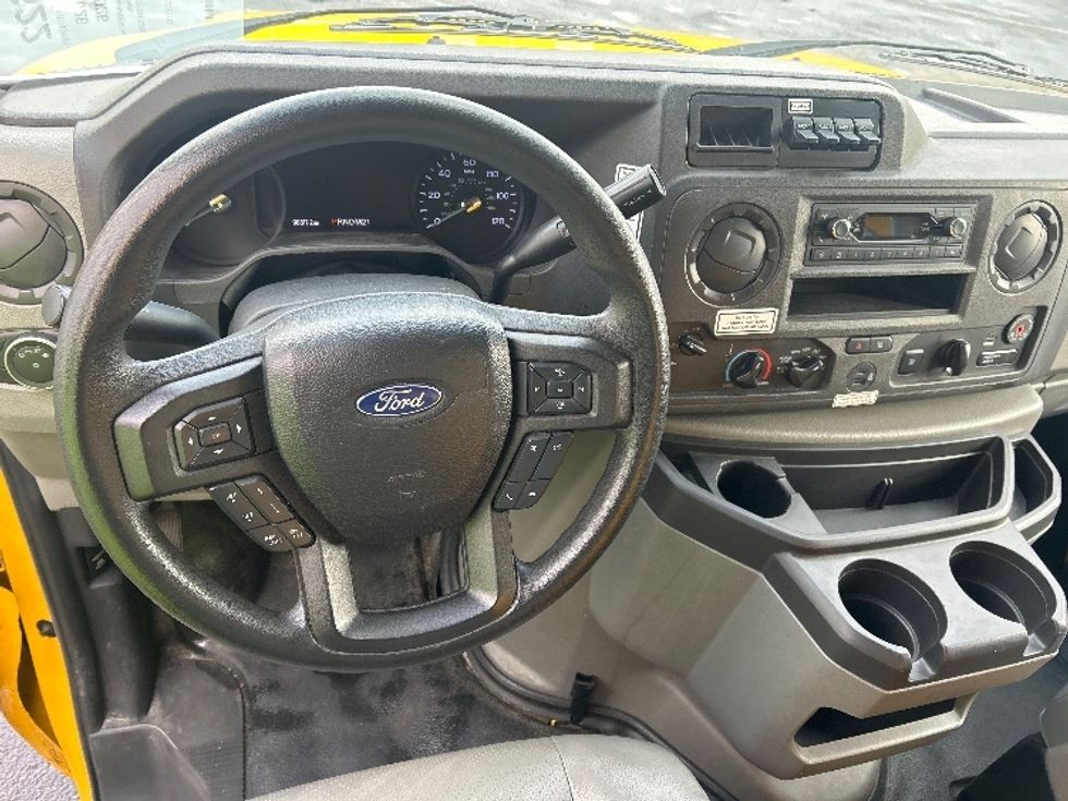 Light Duty Box Truck-Light and Medium Duty Trucks-Ford-2022-E350-Middlefield-OH-98,478\n\t\tmiles-$ 27,750 - Image 19