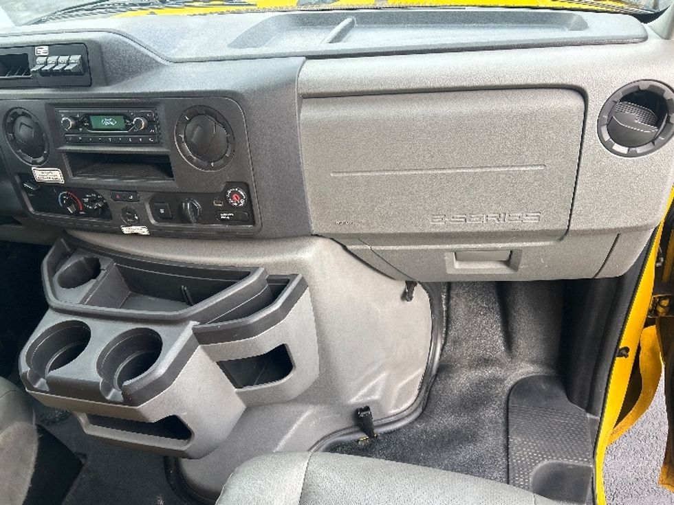 Light Duty Box Truck-Light and Medium Duty Trucks-Ford-2022-E350-Middlefield-OH-98,478\n\t\tmiles-$ 27,750 - Image 21