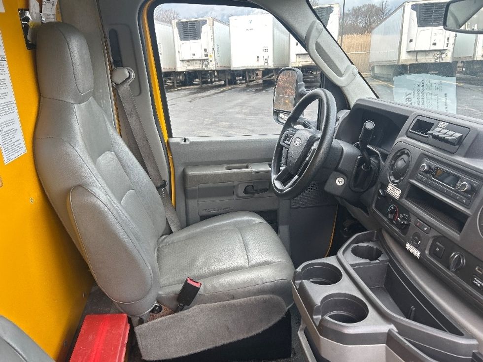 Light Duty Box Truck-Light and Medium Duty Trucks-Ford-2022-E350-Middlefield-OH-98,478\n\t\tmiles-$ 27,750 - Image 22