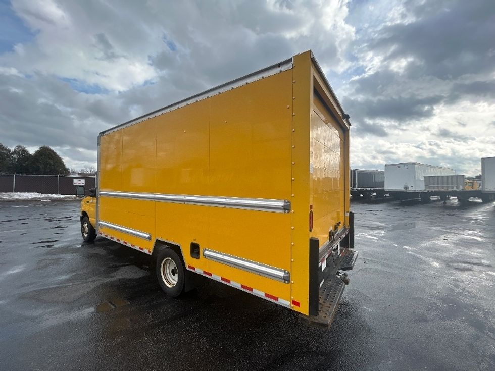 Light Duty Box Truck-Light and Medium Duty Trucks-Ford-2022-E350-Middlefield-OH-98,478\n\t\tmiles-$ 27,750 - Image 6