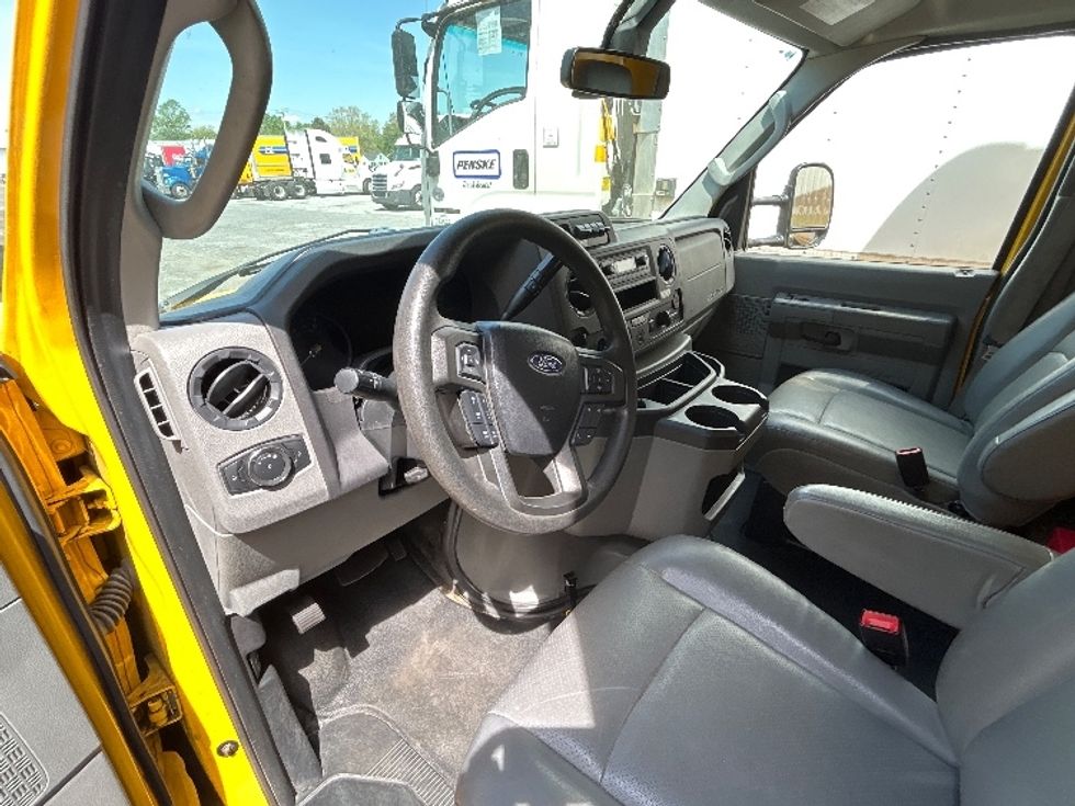 Light Duty Box Truck-Light and Medium Duty Trucks-Ford-2022-E350-Milford-DE-71,795\n\t\tmiles-$ 29,750 - Image 17