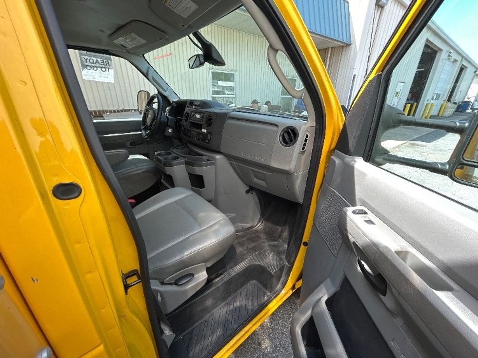 Light Duty Box Truck-Light and Medium Duty Trucks-Ford-2022-E350-Milford-DE-71,795\n\t\tmiles-$ 29,750 - Image 20