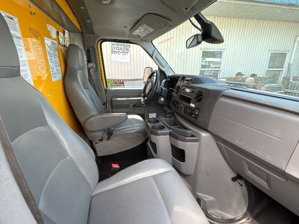 Light Duty Box Truck-Light and Medium Duty Trucks-Ford-2022-E350-Milford-DE-71,795\n\t\tmiles-$ 29,750 - Image 22