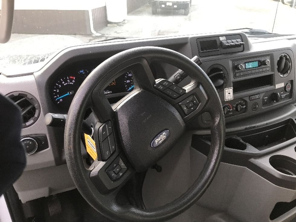 Light Duty Box Truck-Light and Medium Duty Trucks-Ford-2022-E350-Milford-DE-96,357\n\t\tmiles-$ 35,500 - Image 18