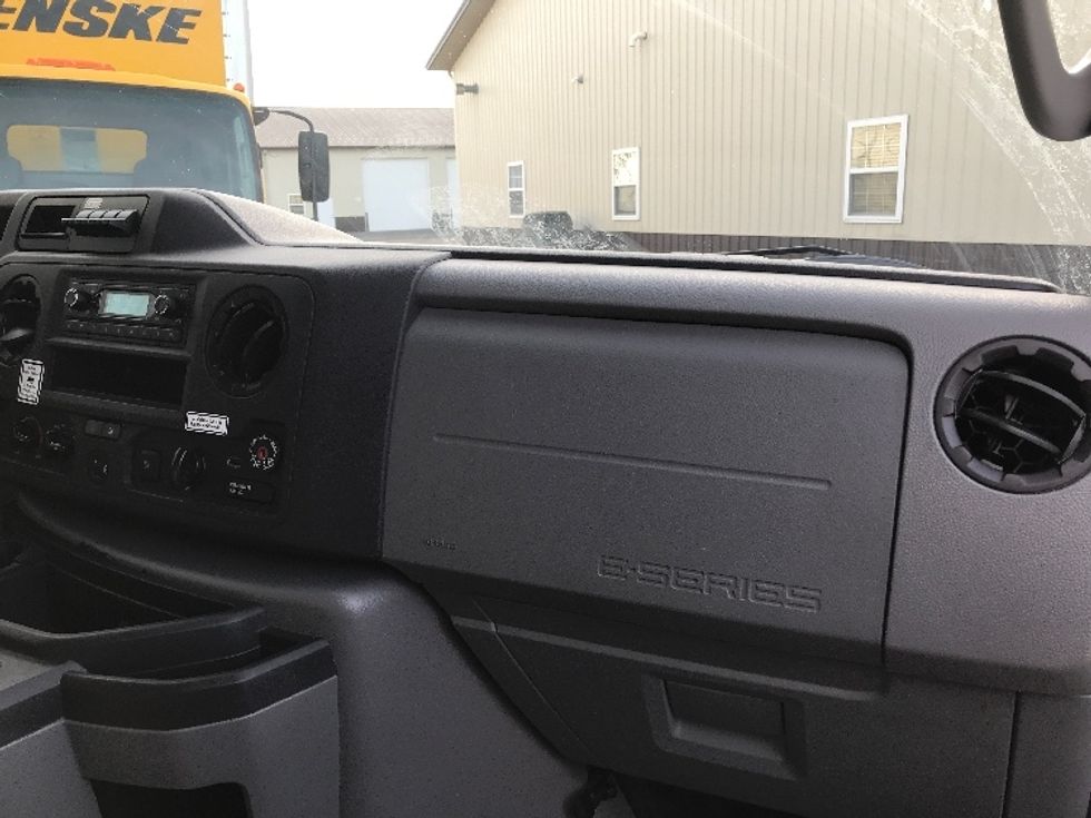 Light Duty Box Truck-Light and Medium Duty Trucks-Ford-2022-E350-Milford-DE-96,357\n\t\tmiles-$ 35,500 - Image 21