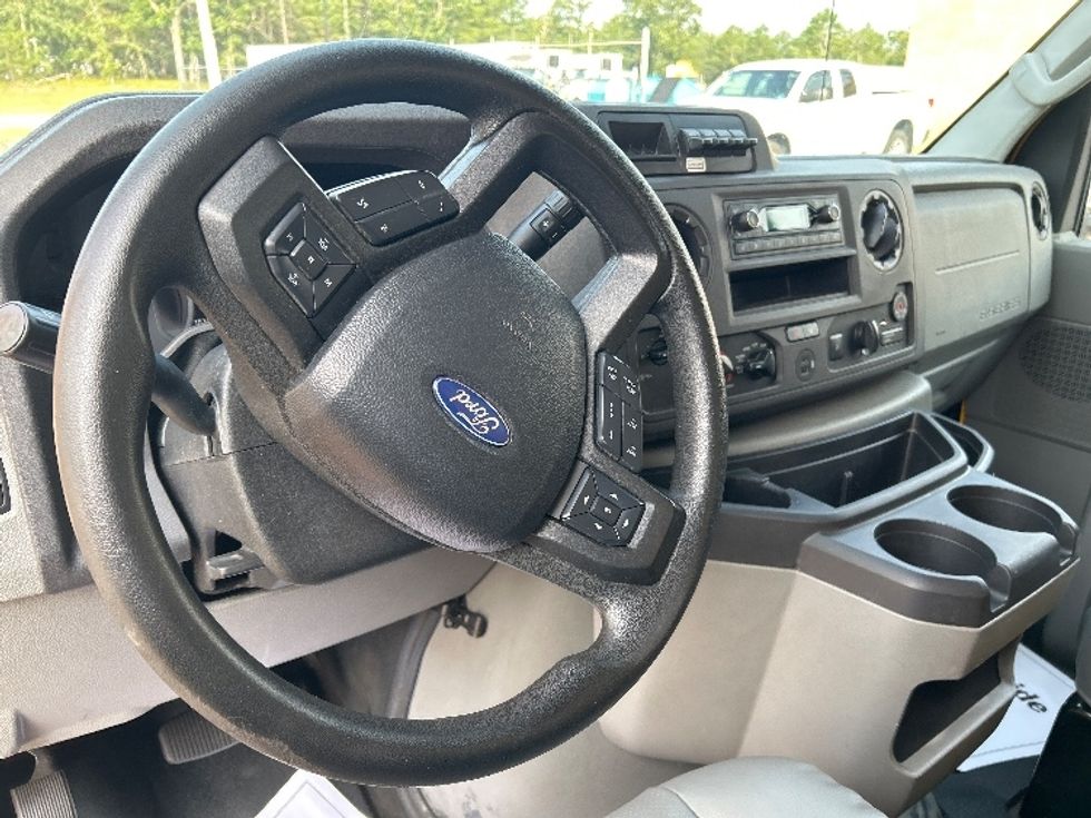 Light Duty Box Truck-Light and Medium Duty Trucks-Ford-2022-E350-Millville-NJ-102,511\n\t\tmiles-$ 24,750 - Image 17