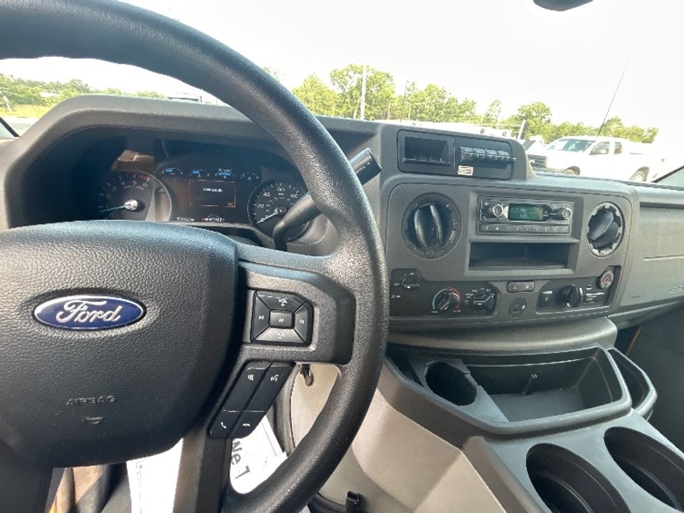 Light Duty Box Truck-Light and Medium Duty Trucks-Ford-2022-E350-Millville-NJ-102,511\n\t\tmiles-$ 24,750 - Image 18