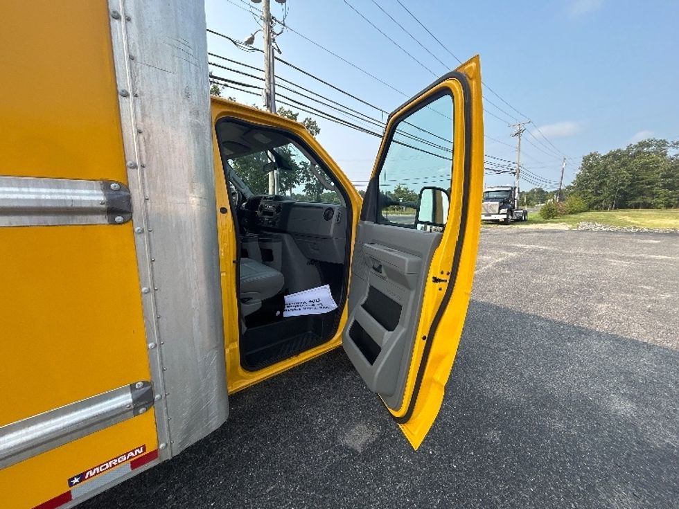 Light Duty Box Truck-Light and Medium Duty Trucks-Ford-2022-E350-Millville-NJ-102,511\n\t\tmiles-$ 24,750 - Image 20