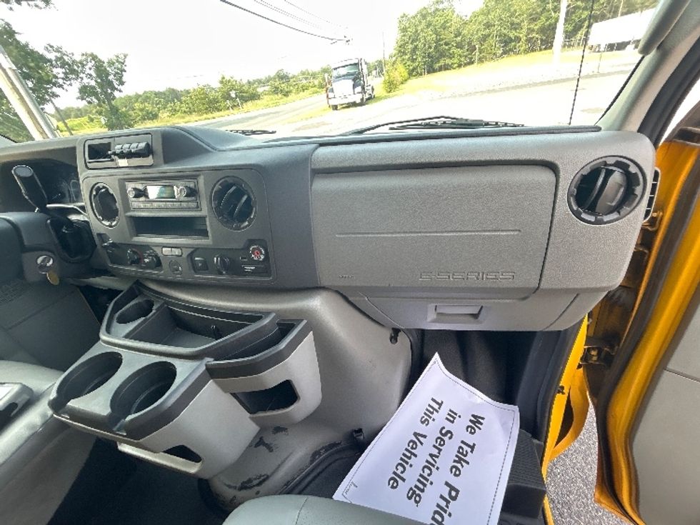 Light Duty Box Truck-Light and Medium Duty Trucks-Ford-2022-E350-Millville-NJ-102,511\n\t\tmiles-$ 24,750 - Image 21