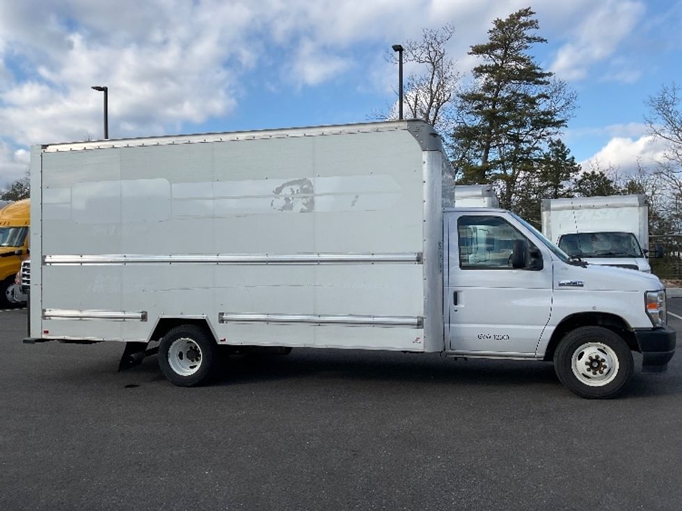 Light Duty Box Truck-Light and Medium Duty Trucks-Ford-2022-E350-Millville-NJ-89,160\n\t\tmiles-$ 31,250 - Image 15