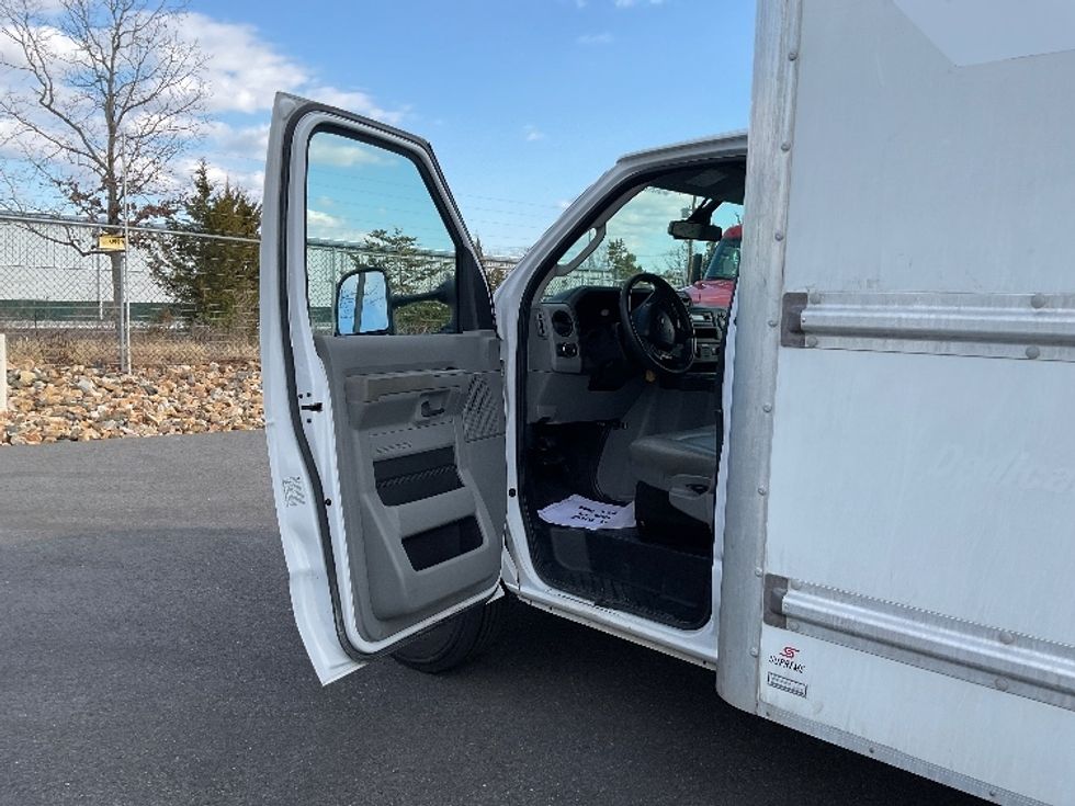 Light Duty Box Truck-Light and Medium Duty Trucks-Ford-2022-E350-Millville-NJ-89,160\n\t\tmiles-$ 31,250 - Image 16