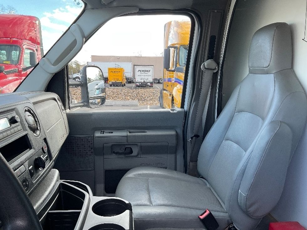 Light Duty Box Truck-Light and Medium Duty Trucks-Ford-2022-E350-Millville-NJ-89,160\n\t\tmiles-$ 31,250 - Image 19