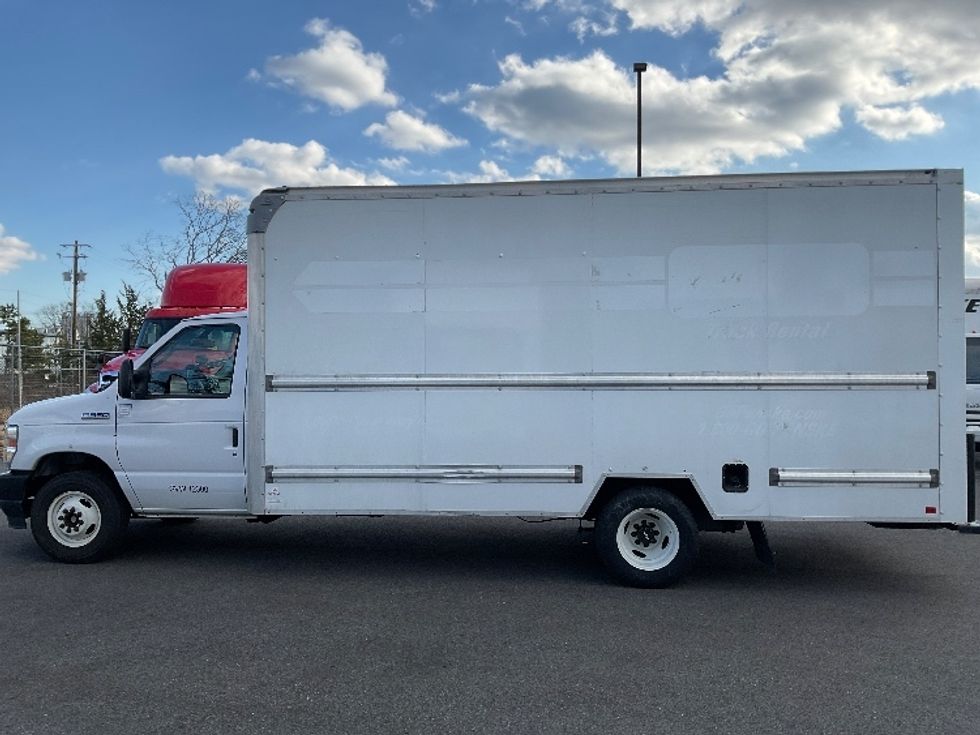 Light Duty Box Truck-Light and Medium Duty Trucks-Ford-2022-E350-Millville-NJ-89,160\n\t\tmiles-$ 31,250 - Image 4