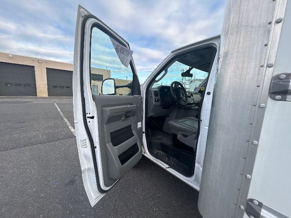 Light Duty Box Truck-Light and Medium Duty Trucks-Ford-2022-E350-Millville-NJ-99,652\n\t\tmiles-$ 30,000 - Image 16