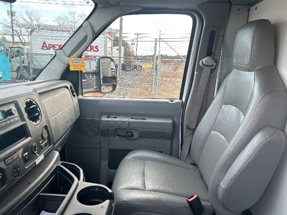 Light Duty Box Truck-Light and Medium Duty Trucks-Ford-2022-E350-Millville-NJ-99,652\n\t\tmiles-$ 30,000 - Image 19