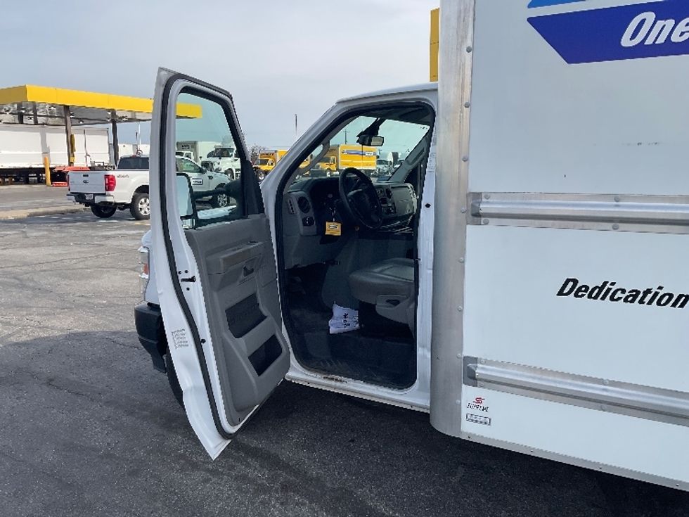 Light Duty Box Truck-Light and Medium Duty Trucks-Ford-2022-E350-Milwaukee-WI-100,966\n\t\tmiles-$ 31,250 - Image 16
