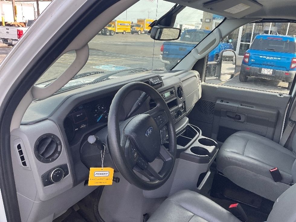 Light Duty Box Truck-Light and Medium Duty Trucks-Ford-2022-E350-Milwaukee-WI-100,966\n\t\tmiles-$ 31,250 - Image 17