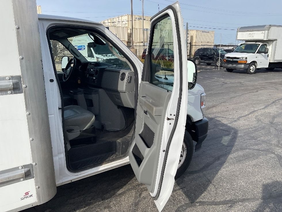 Light Duty Box Truck-Light and Medium Duty Trucks-Ford-2022-E350-Milwaukee-WI-100,966\n\t\tmiles-$ 31,250 - Image 20
